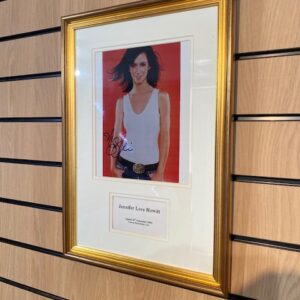 FRAMED SIGNED PHOTOGRAPH JENNIFER LOVE HEWITT (C31)