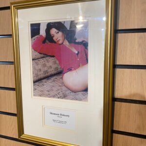 FRAMED SIGNED PHOTOGRAPH SHANNEN DOHERTY (C31)