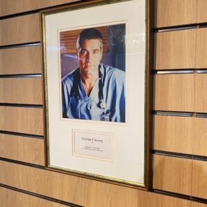FRAMED SIGNED PHOTOGRAPH GEORGE CLOONEY (C30)