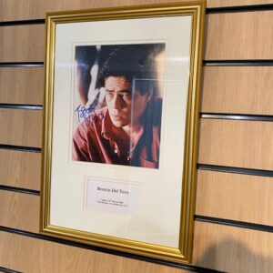 FRAMED SIGNED PHOTOGRAPH BENICIO DEL TORO (C29)