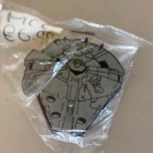 STAR WARS MILLENIUM FALCON PIN BADGE IN PACKET (C14) (C41)