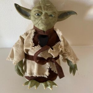STAR WARS BATTERY OPERATED YODA NO BOX (NEEDS BATTERIES) (C19)