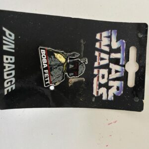 STAR WARS BOBA FETT PIN BADGE ON CARD (C14) (C41)
