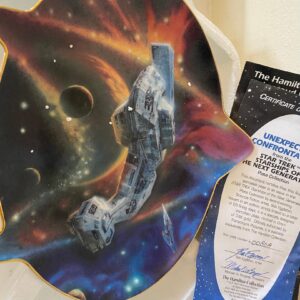 STAR TREK LIMITED EDITION PLATE WITH CERTIFICATE "UNEXPECTED CONFRONTATIONS"