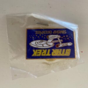 STAR TREK STARSHIP ENTERPRISE BLUE PIN BADGE (C41)