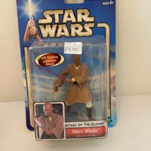 STAR WARS ATTACK OF THE CLONES MACE WINDU FIGURE ON SEALED CARD (C41)