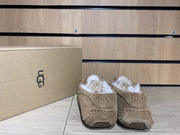 FLASH SALE, THIS IS NUMBER TWENTY FIVE OF TWENTY FIVE PRODUCTS THAT IS FURTHER REDUCED IN PRICE, UGG WOMENS CHESTNUT ANSLEY CHAIN SLIPPERS - Image 9