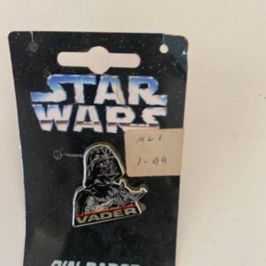 STAR WARS DARTH VADER PIN BADGE ON CARD