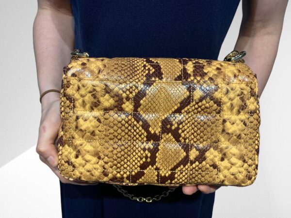 FLASH SALE, THIS IS NUMBER FOURTEEN OF TWENTY FIVE PRODUCTS THAT IS REDUCED IN PRICE, MICHAEL MICHAEL KORS PEACH QUILTED SNAKE EFFECT LEATHER SHOULDER BAG (C5) (BB30) - Image 2