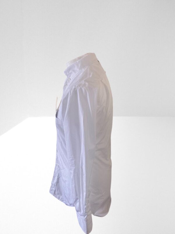 FLASH SALE, THIS IS NUMBER EIGHT OF TWELVE PRODUCTS THAT IS FURTHER REDUCED IN PRICE, THOM BROWNE TRI-COLOUR STRIPED PLACKET SOLID POPLIN WHITE OXFORD STYLE COTTON SHIRT (H2) - Image 2