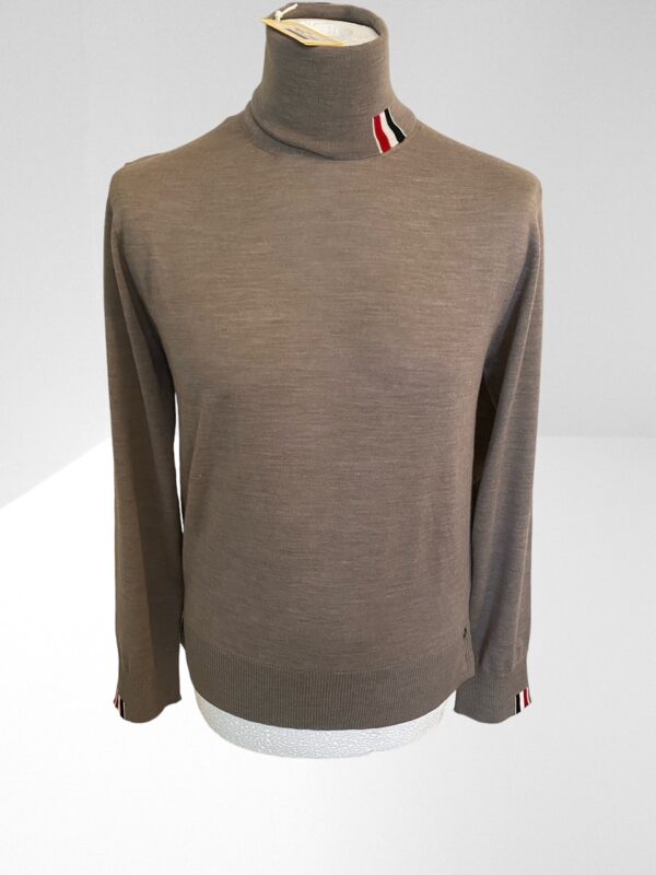 THOM BROWNE MERINO JERSEY STRIPE RELAXED BROWN TURTLENECK (H3)
