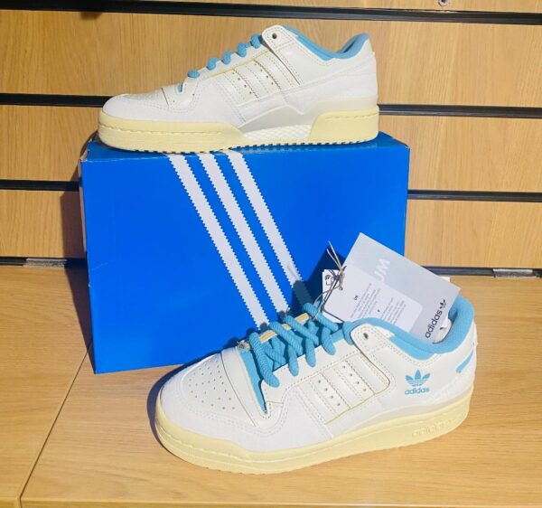 ADIDAS ORIGINALS WHITE / BLUE FORUM 84 LOW CL SUEDE TRIMMED LEATHER SNEAKERS