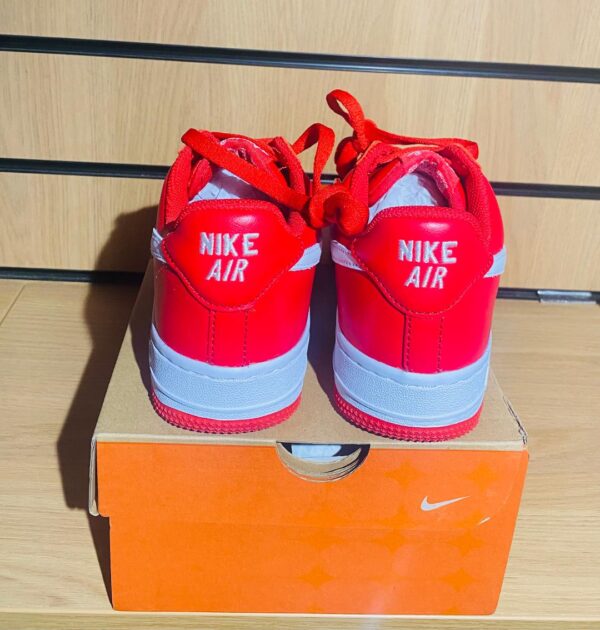 NIKE RED AIR FORCE 1 LOW RETRO QS LEATHER SNEAKERS - Image 3