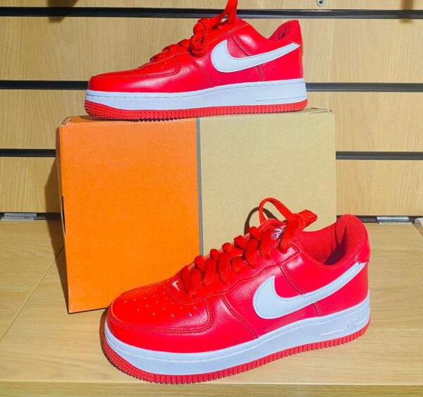 NIKE RED AIR FORCE 1 LOW RETRO QS LEATHER SNEAKERS